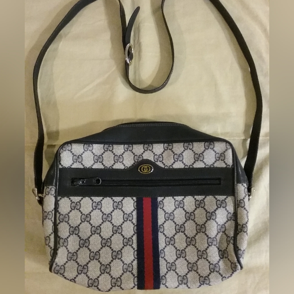Authentic Vintage Gucci With Blue & Red Signature Stripe Purse